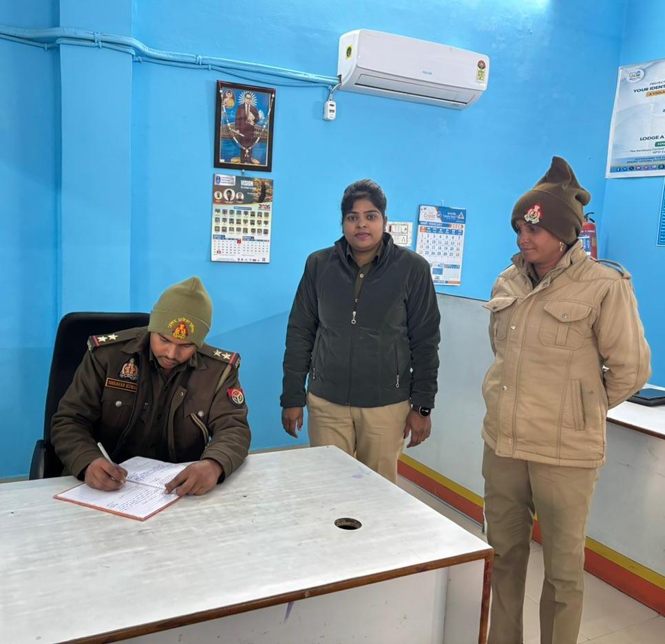 Samacharnati's tweet photo. #SSP_MoradabadPolice @satpal_IPS के निर्देशन में @moradabadpolice द्वारा बैंक चेकिंग अभियान चलाकर बैंक/ATM तथा आसपास संदिग्�� व्यक्ति/वाहनों की चेकिंग की तथा बैंको मे लगे सुरक्षा उपकरणों को चेक कर सुरक्षा ड्यूटी पर लगे सुरक्षाकर्मियों को आवश्यक दिशा-निर्देश दिये गये। 

#UPPolice https://t.co/oC2kY29akF