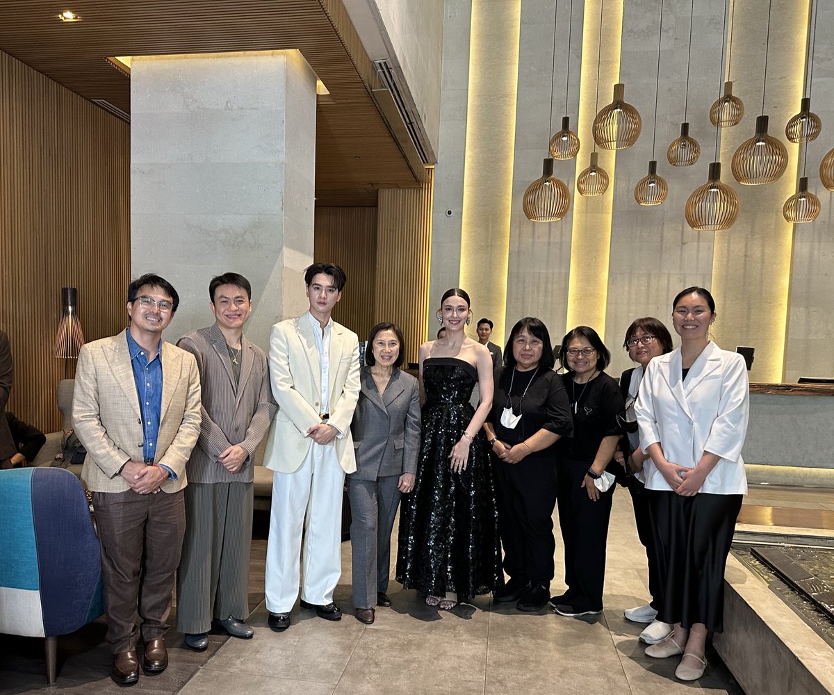 วันนี้ทีม #ดีว่าราวี เตรียมราวีสร้างความสนุกถึงเวียดนาม! รอติดตามได้เลยยย🤩💥

#nguoidepvaqualia #beautyandthebeat
#GDH #cgvvietnam
#KengHarit #JackieChakerline 
#DivaLaVie