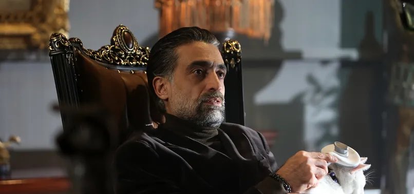 Daha rezalet oyunculuk görmemiştim. “Çala gızı, biye, siye”🤢🤢🤢 Bir ara aklıma durgunluk geldi. Bu dizi ne anlatıyor diye kalakaldım. Böyle mafya olsa olsa palyaço 🤡 mafyası olur. Buna pazarda su sattırmazlar. En fazla 6ncı-7nci bölümde finali yapar diye düşünüyorum.  #Abi