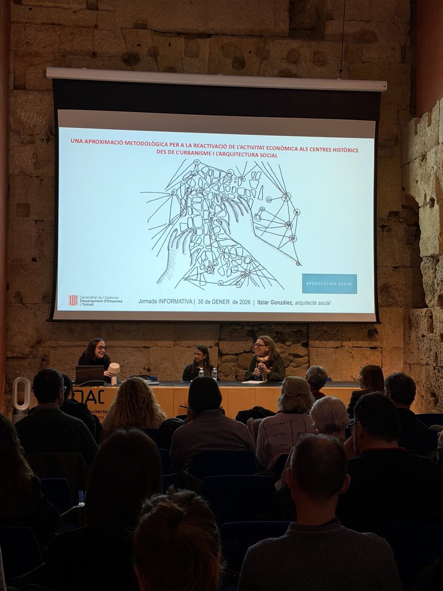 🔴El degà del COAC ha donat la benvinguda a la Jornada informativa per a la redacció de "Plans especials d'usos i activitats" a Tarragona, reivindicant l’urbanisme com a eina de cohesió social i revitalització urbana; i ha presentat a l'arquitecta i urbanista, Itziar González.