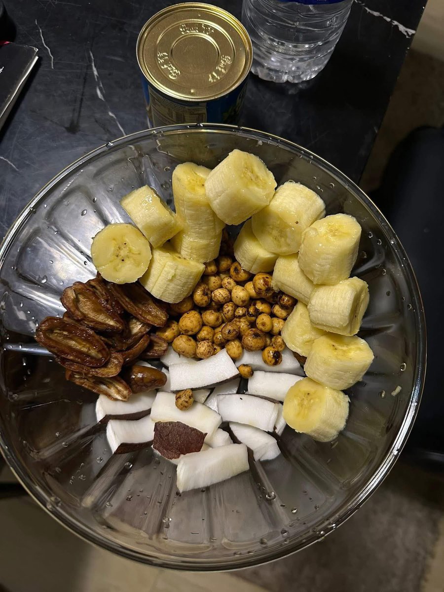 Super healthy combo,nutritional for the body. 
Just blend all together 
Thank me later