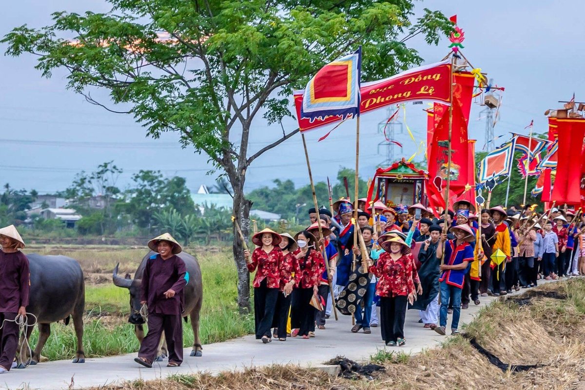 TravelQuang's tweet photo. Về làng Phong Lệ, nghe chuyện “vua chăn trâu” mở hội rước Mục Đồng
https://t.co/nf8XlJJqlx https://t.co/IdxXM9DTpd