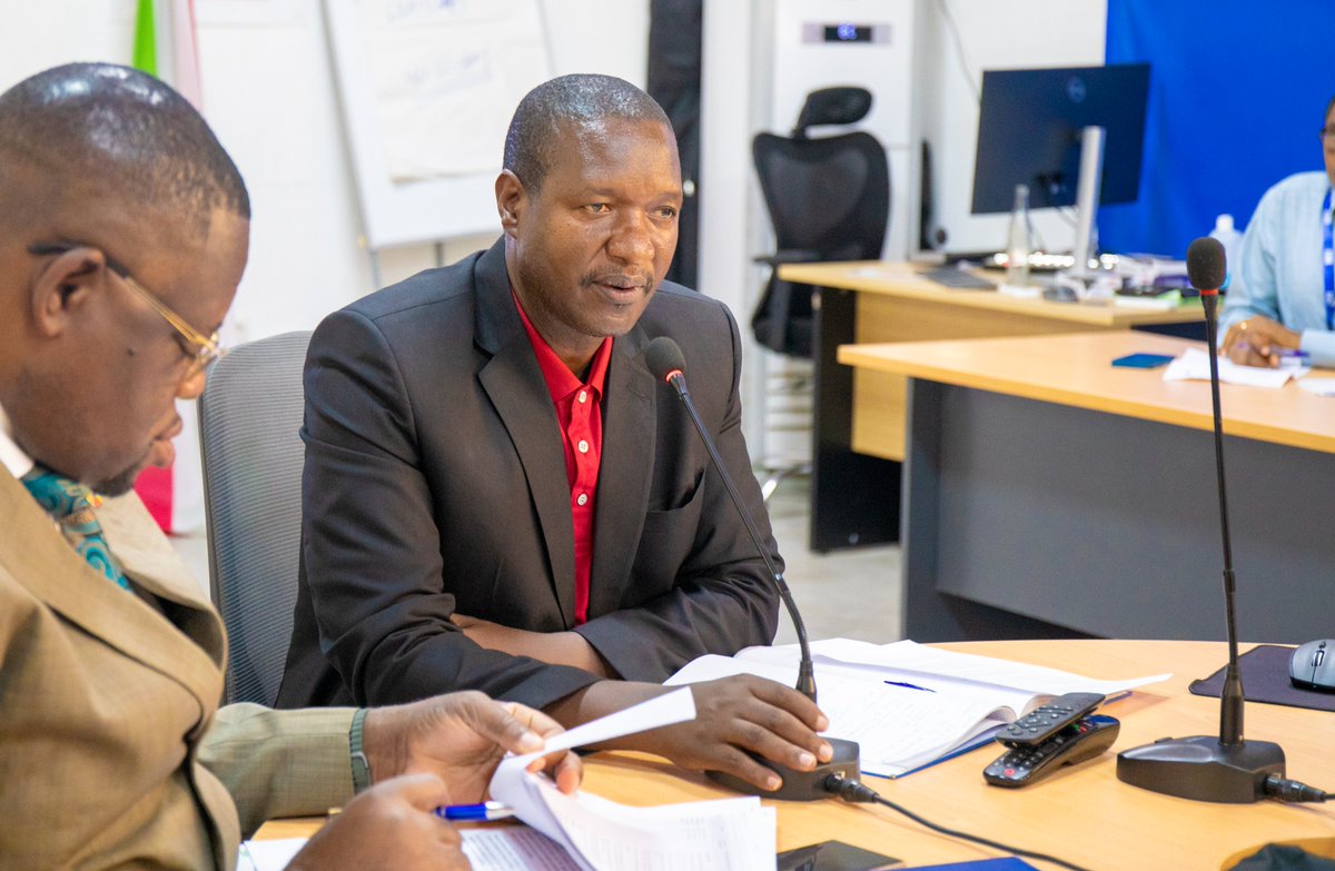 PNUDBurundi's tweet photo. Le SecrĂ©taire permanent du @Bmineagrie, Emmanuel Niyungeko : "Je fĂ©licite lâensemble des partenaires pour leur engagement et leur collaboration. Jâappelle Ă des contributions renforcĂ©es afin dâaboutir Ă un document final de qualitĂ©, qui sera validĂ© et soumis en juin". #ODD9 https://t.co/hhERUekVzR