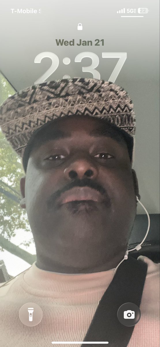 flaublas's tweet photo. @Woahkenzy I’m Also Single,so whtta U 🧠? https://t.co/KEPpCjSkQ5