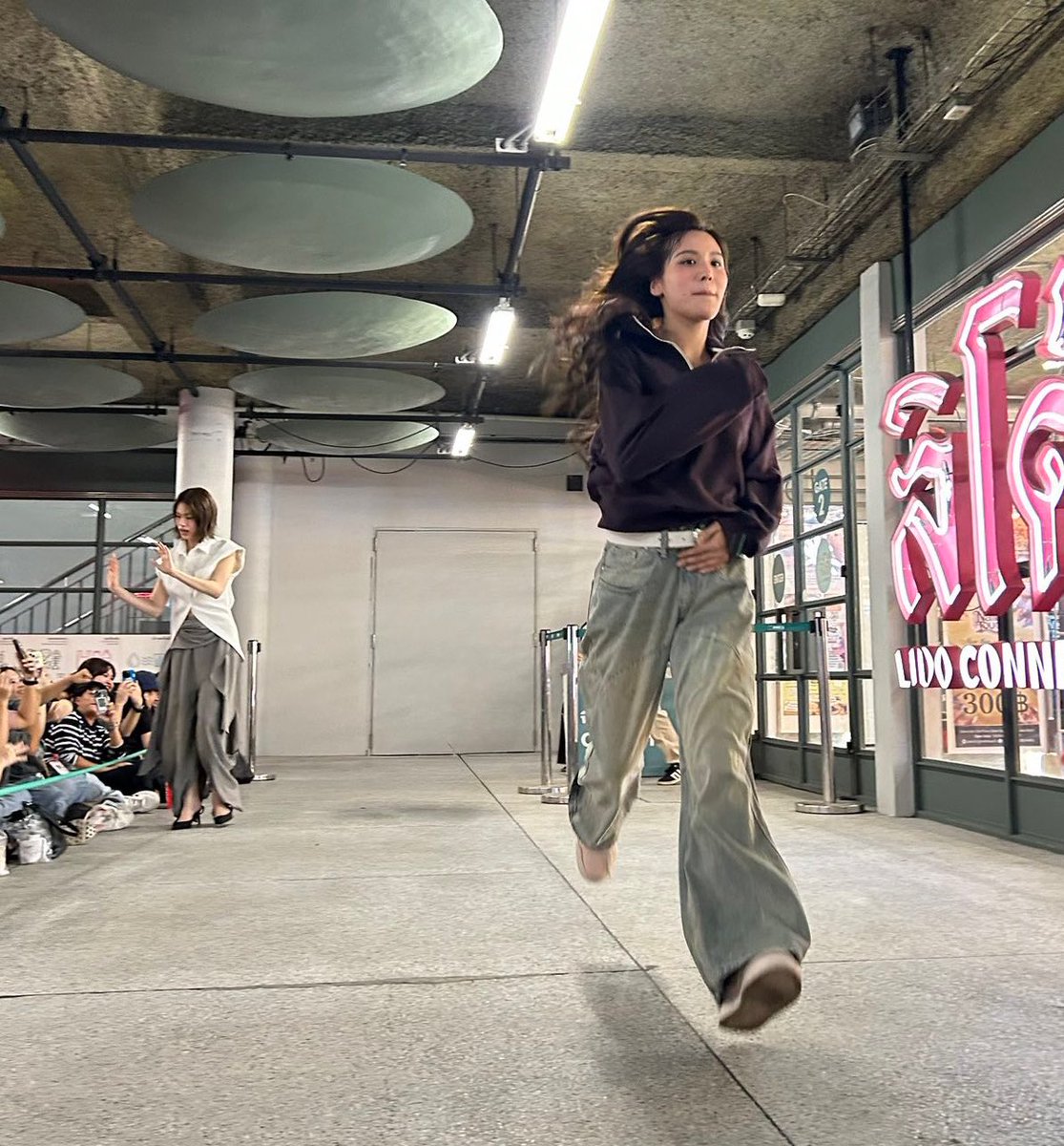 ฉันตอนไปเรียน                                 ฉันตอนกลับบ้าน