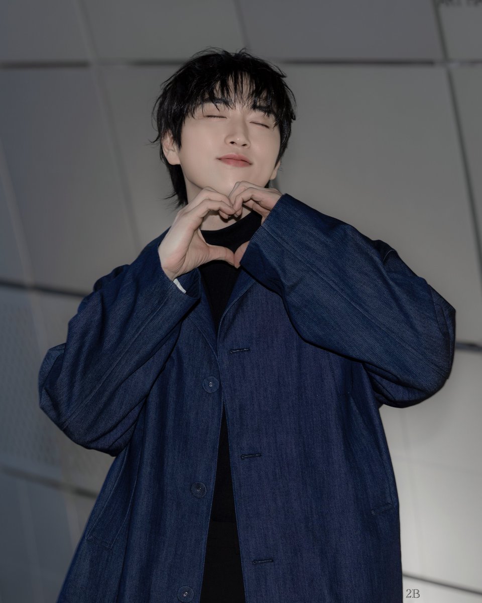 Olbll2's tweet photo. 260203 서울패션위크 #B1A4 #산들

우주최강 쾌남의 퍼컬이 어떻게 애교 https://t.co/VCzNkpe1d1
