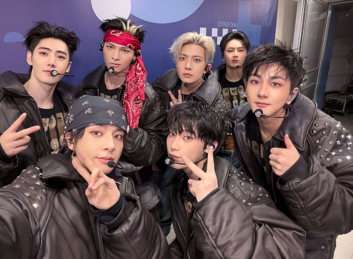 jakeforita's tweet image. jake and his never ending "me and the girls" type of pics again