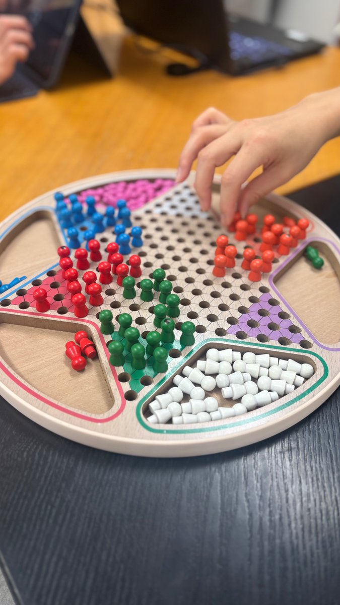 beyou832378's tweet photo. 本日はボードゲーム「ダイヤモンド」をみんなで遊びました💎
自分の陣地にある全ての駒を、いかに早く反対側へ移動させるか...
シンプルなルールですが、逆転劇もあり、みんなで大白熱のひとときでした🙌✨
堅苦しい場所ではないので、ぜひお気軽に遊びに来てくださいね https://t.co/L7sQ1BguJR