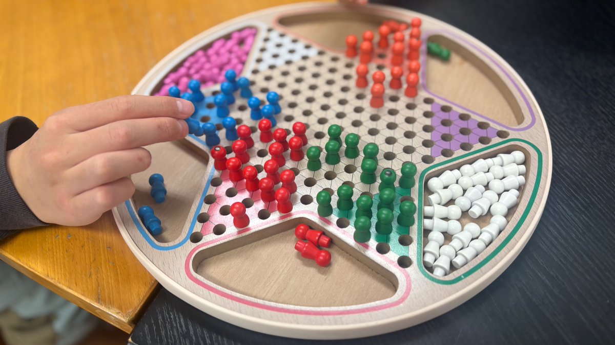 beyou832378's tweet photo. 本日はボードゲーム「ダイヤモンド」をみんなで遊びました💎
自分の陣地にある全ての駒を、いかに早く反対側へ移動させるか...
シンプルなルールですが、逆転劇もあり、みんなで大白熱のひとときでした🙌✨
堅苦しい場所ではないので、ぜひお気軽に遊びに来てくださいね https://t.co/L7sQ1BguJR