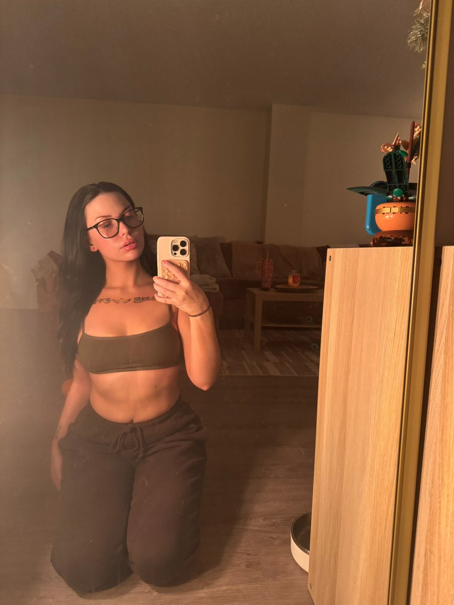 Cecilia Renee tweet media