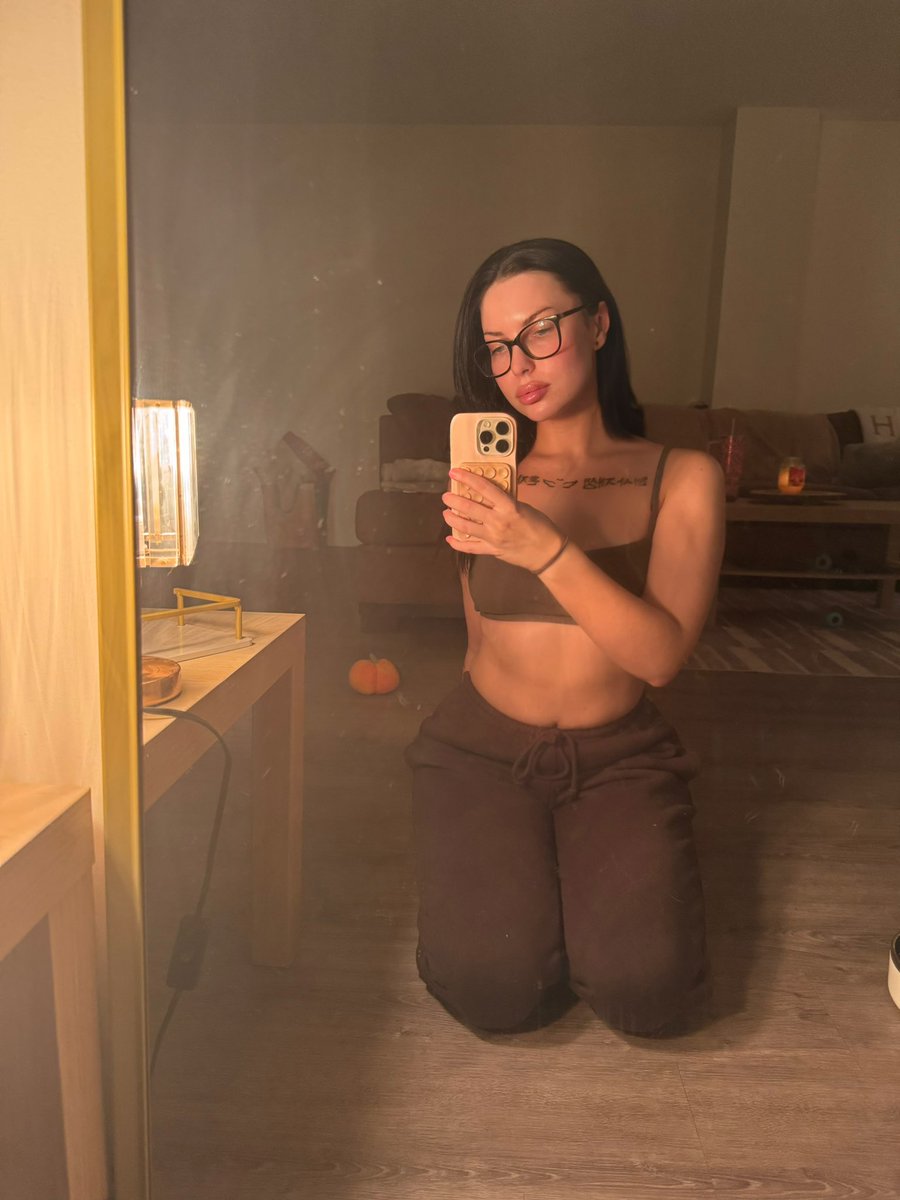 Cecilia Renee tweet media