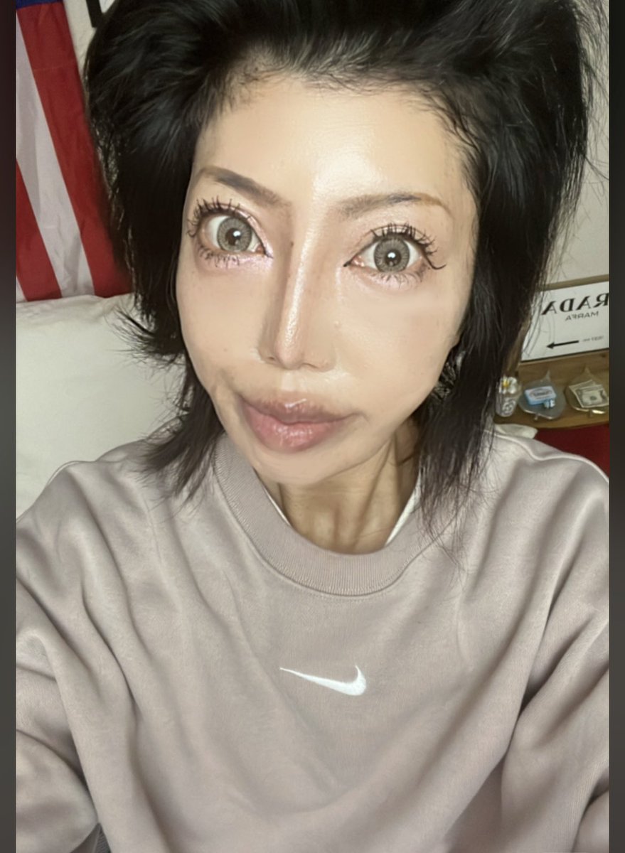American_COC0A's tweet photo. X全く見る機会がない😂
毎日幸せくん❤️🧡💛💚🩵💙💜🩷
一枚目��加工無理すぎて無加工で盛れた
2枚目　セボンスターネイル💅🏽
3枚目　大親友(ほぼ家族)と🌈🌴
4枚目　本物ギャル3人で集結🤟🏾

あー毎日本当に幸せすぎておすそ分けしたいまん🥰 https://t.co/tLk3kZZsk7