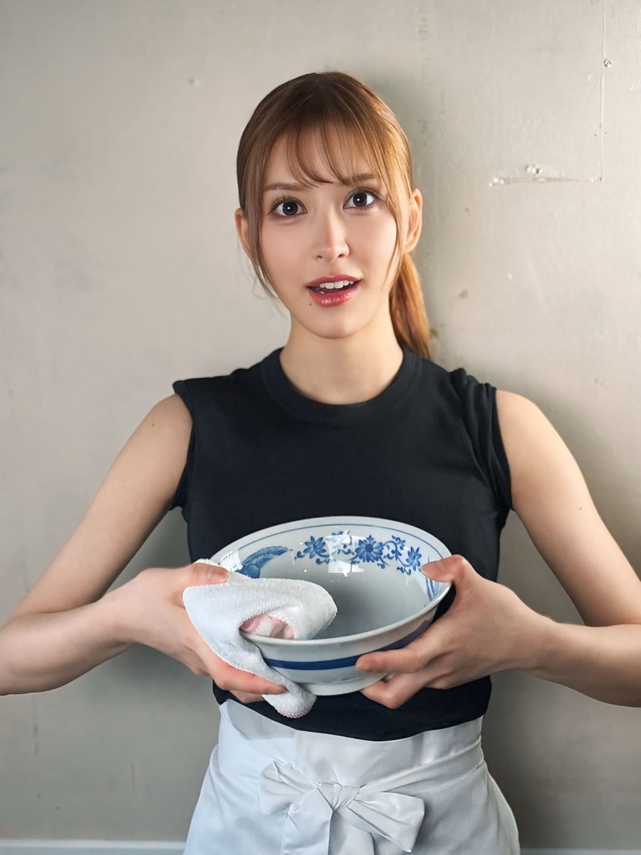 SO_MODELAGENT's tweet photo. ラーメン屋での副業がバレた時…

の表情を見事に表現している #藤井蘭々 https://t.co/ngJnNFVJS7
