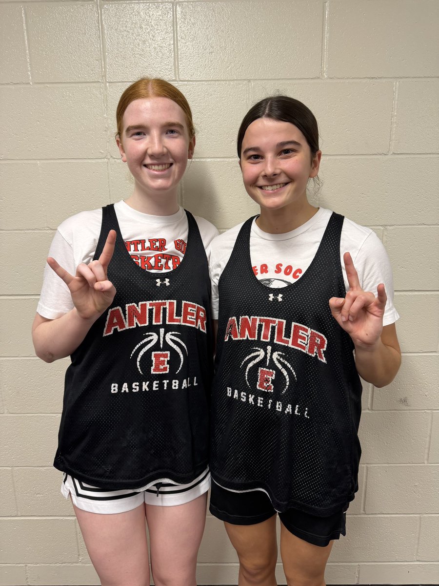 elkhornGBB's tweet photo. 🏀 𝟲𝘁𝗵 𝗣𝗹𝗮𝘆𝗲𝗿 𝗼𝗳 𝘁𝗵𝗲 𝗪𝗲𝗲𝗸🏀
➡️ Sophomore Kat R.!💥

📋✍🏼𝗖𝗼𝗮𝗰𝗵'𝘀 𝗖𝗮𝗽𝘁𝗮𝗶𝗻✍🏼📋
📣 Sophomore Kelsie H.!🧑‍✈️ https://t.co/EMOhF4N9vJ
