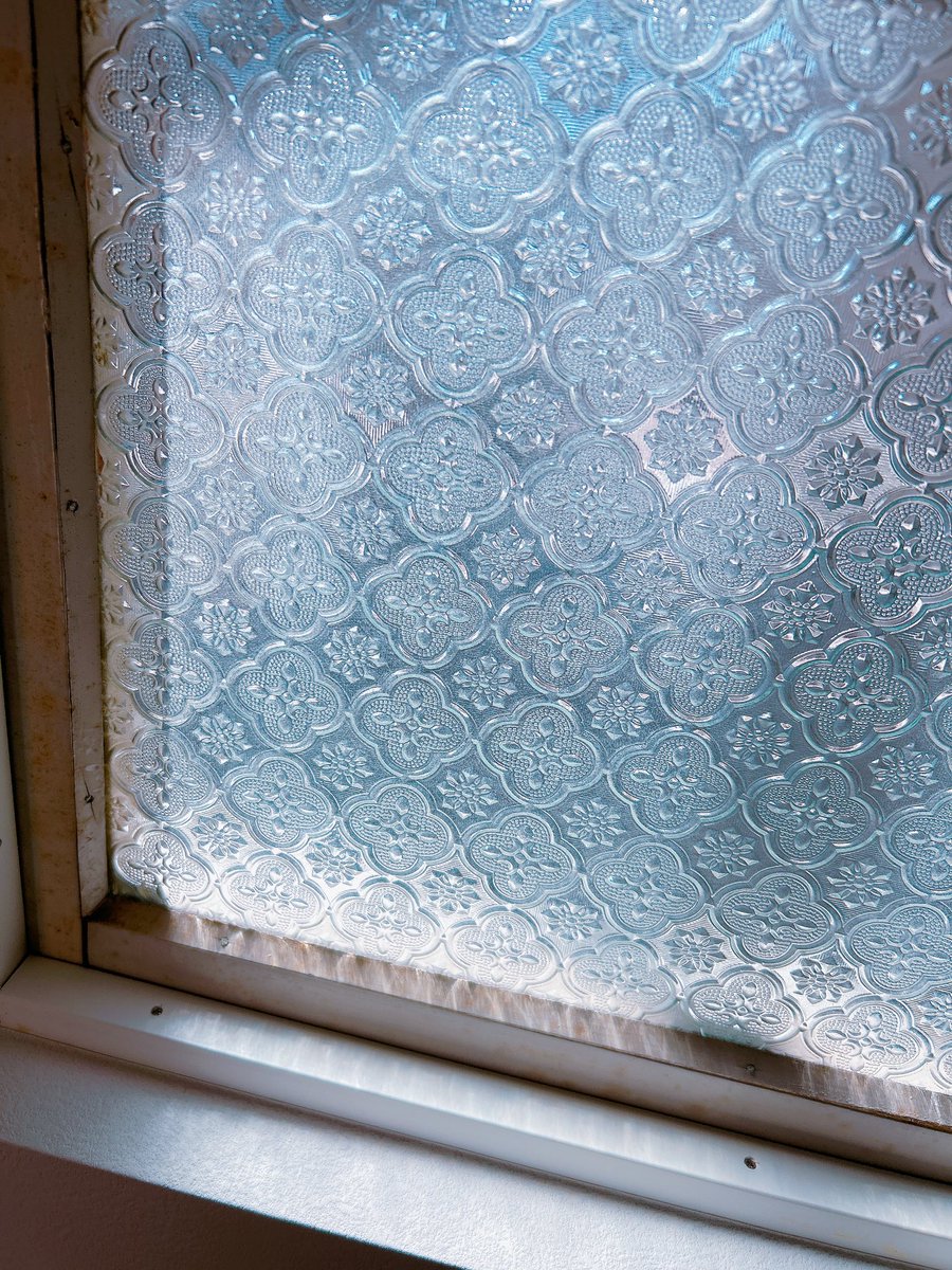 建設中新居をチラ見しに
台湾から何とか発送した、アンティークの窓を内窓でつけてもらった
とても綺麗

重かったなぁ😂
郵便局まで運ぶの、本当に大変だった