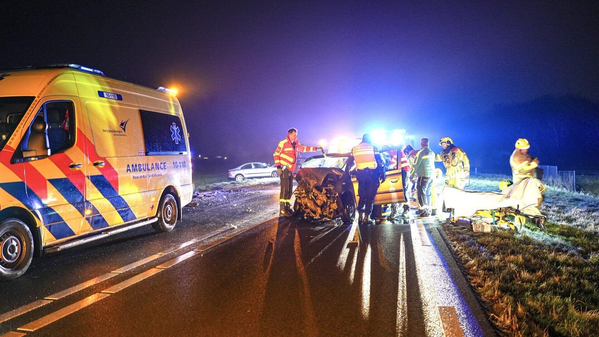 Zwaargewond slachtoffer bevrijdt door brandweer bij verkeersongeval