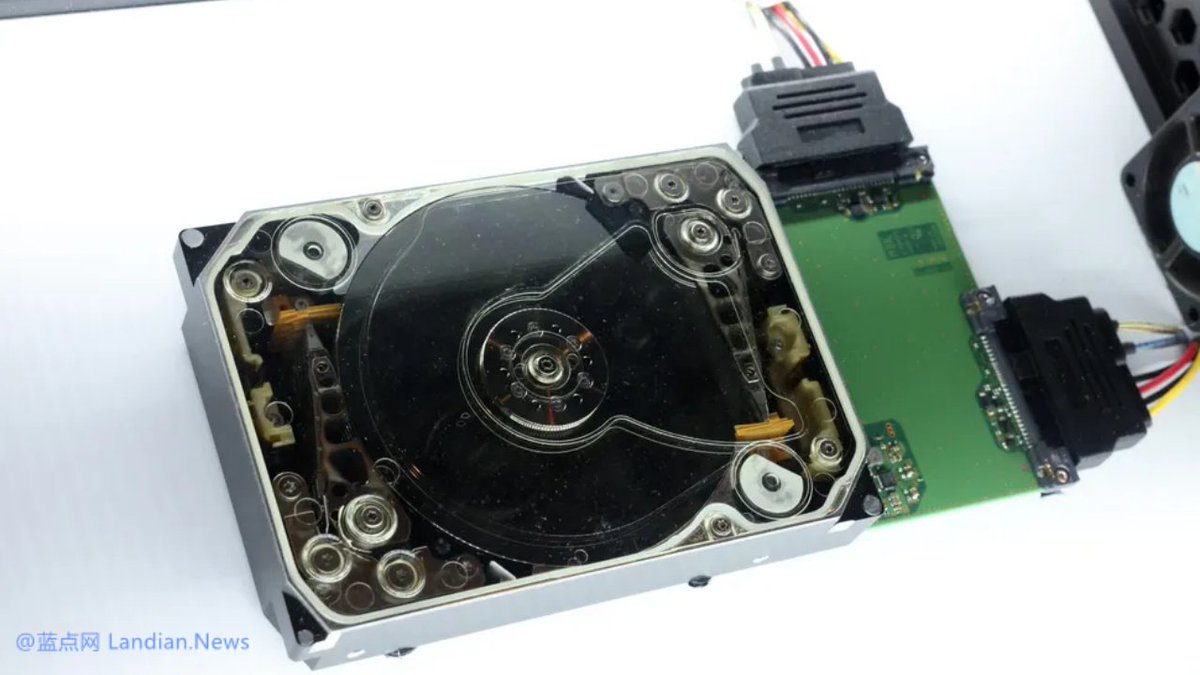 landiantech's tweet image. 西部数据 #WD 推出创新型机械硬盘，采用多磁头或双执行器设计，将机械硬盘读取速度翻倍到 554MB / 秒。未来西部数据预计会将多磁头 + 双执行器融合，实现机械硬盘速度较当前翻八倍，达到 1,200MB / 秒以上，而磁盘 I/O 性能翻四倍，可以满足部分高性能场景需求。查看全文：ourl.co/111729?x