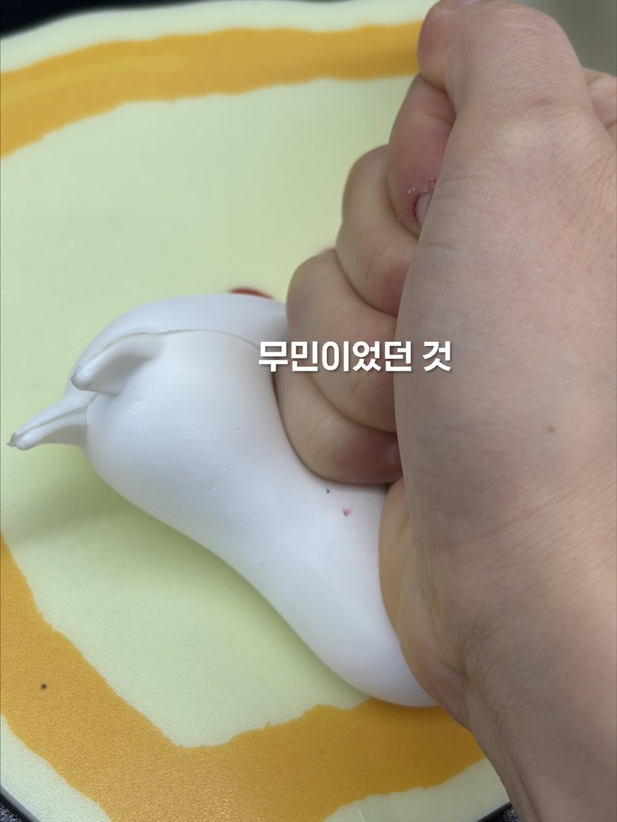 b06925110's tweet photo. 토르홉 증정으로 나온 무민…
이 안에 K-직장인 영혼이 담겨있는 것 같음… https://t.co/UHkWQqHoWh