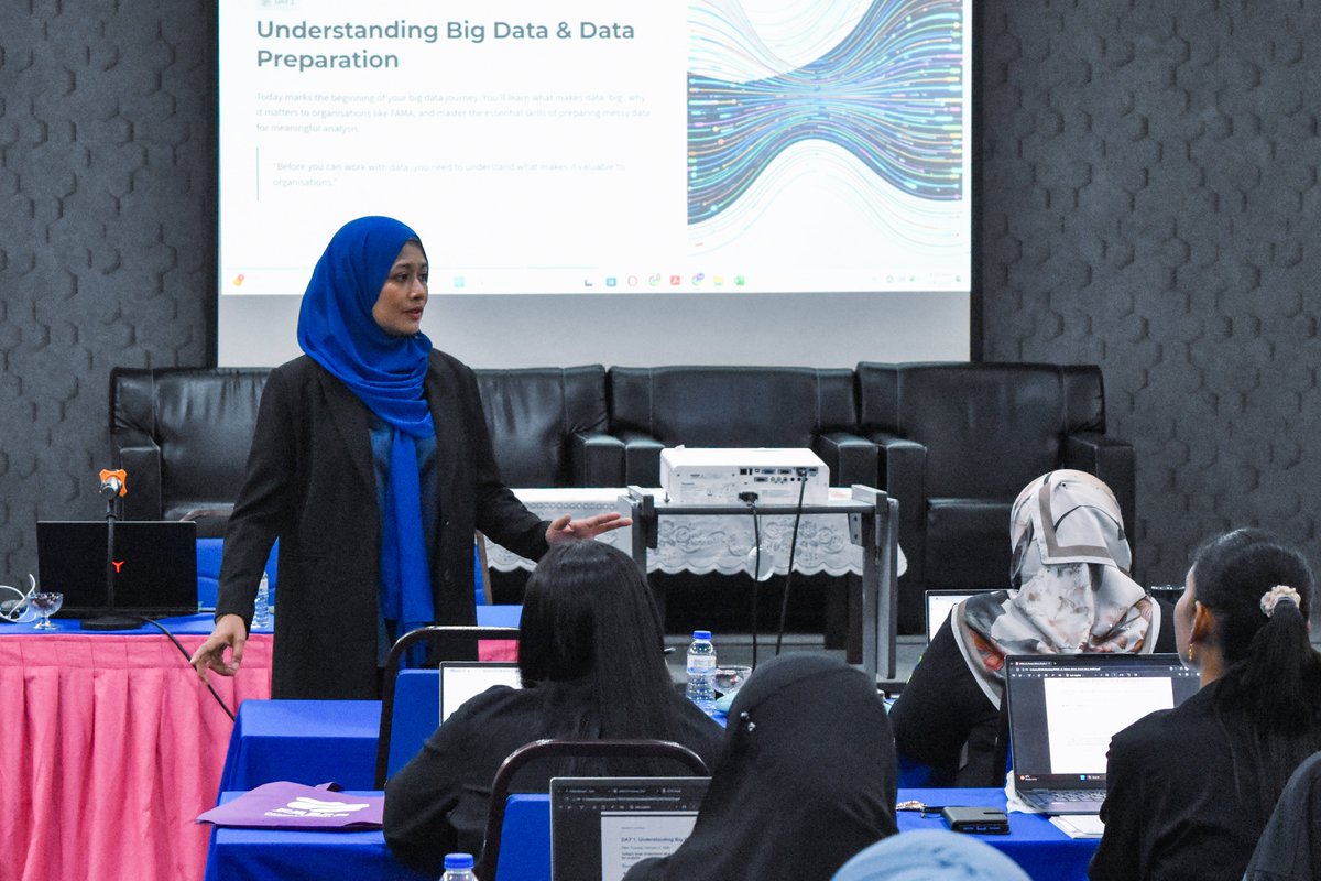 *Program sedang berlangsung*

𝐏𝐑𝐎𝐆𝐑𝐀𝐌 𝐓𝐕𝐄𝐓 𝐁𝐄𝐑𝐈𝐌𝐏𝐀𝐊 𝐓𝐈𝐍𝐆𝐆𝐈: "𝐀𝐈 &amp; 𝐁𝐈𝐆 𝐃𝐀𝐓𝐀 𝐀𝐍𝐀𝐋𝐘𝐓𝐈𝐂𝐒 - 𝐏𝐑𝐎𝐃𝐔𝐂𝐓𝐈𝐕𝐈𝐓𝐘 𝐈𝐍𝐒𝐈𝐆𝐇𝐓𝐒"

Tarikh: 3-6 Februari 2026 (Selasa - Jumaat)
Anjuran: Cawangan PMI, BPSM FAMA

#MalaysiaMadani
#FAMA #KPKM