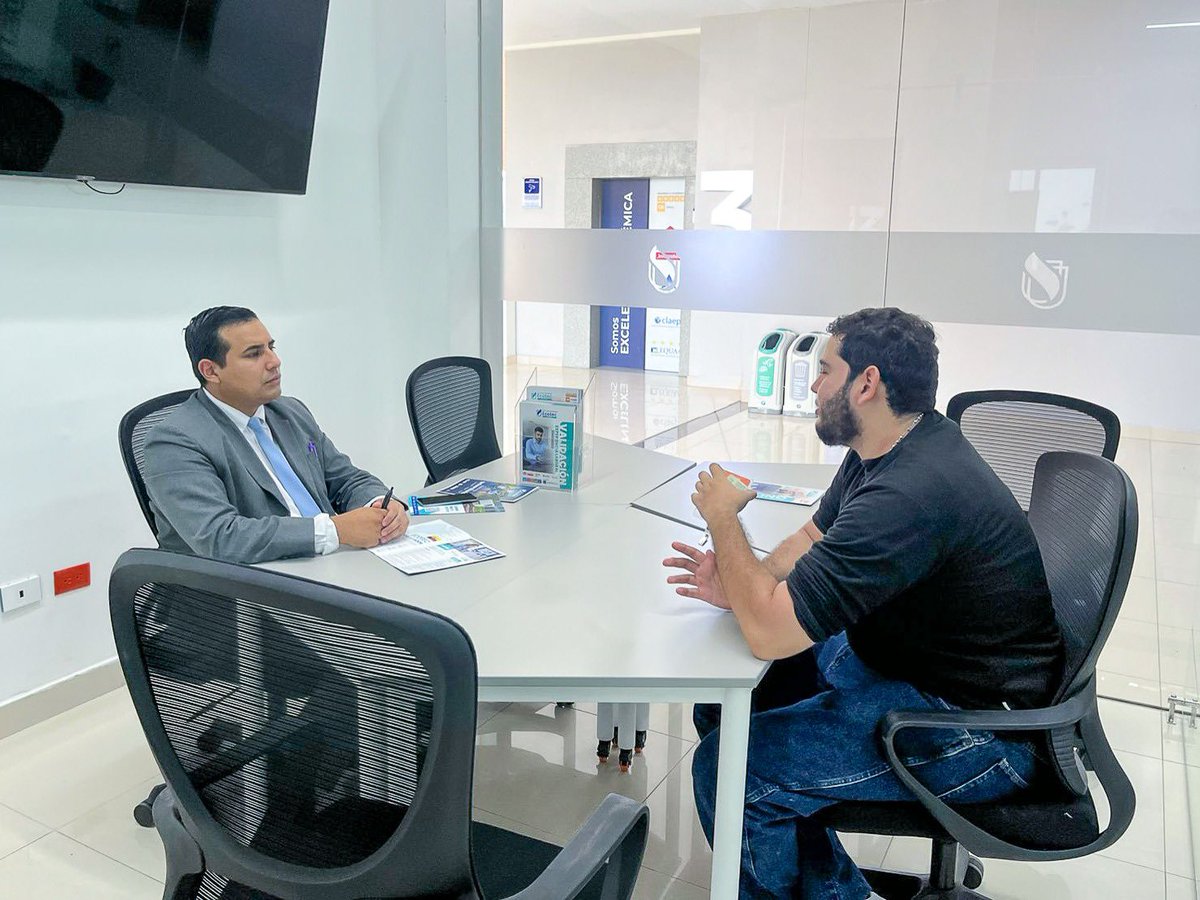 Aquí te acompañamos desde el primer día. 📚

Recibimos a aspirantes en las oficinas de ECOTEC Online, donde accedieron a un asesoramiento personalizado junto a nuestros asesores de admisiones. 

¿Listo para dar el primer paso con nosotros?