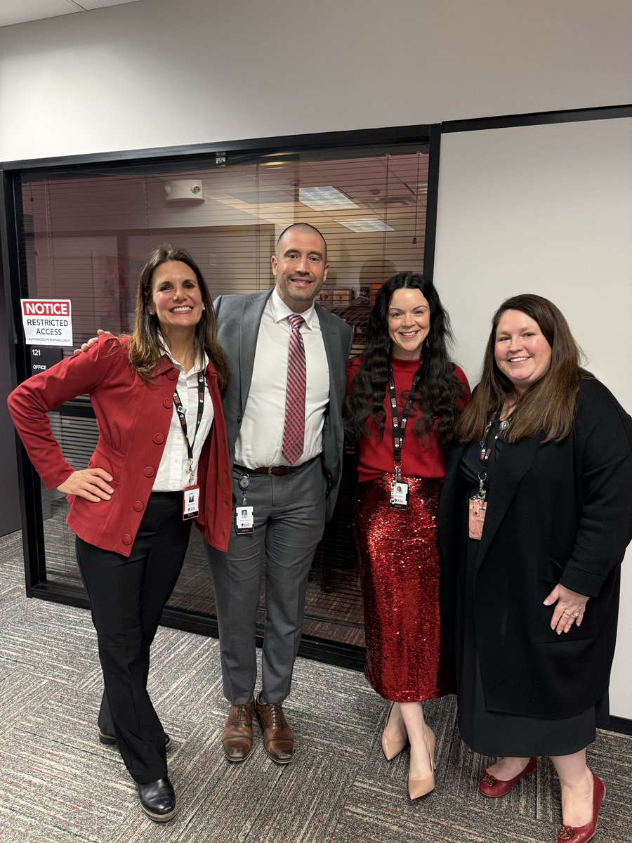 Sarah Rabe tweet media