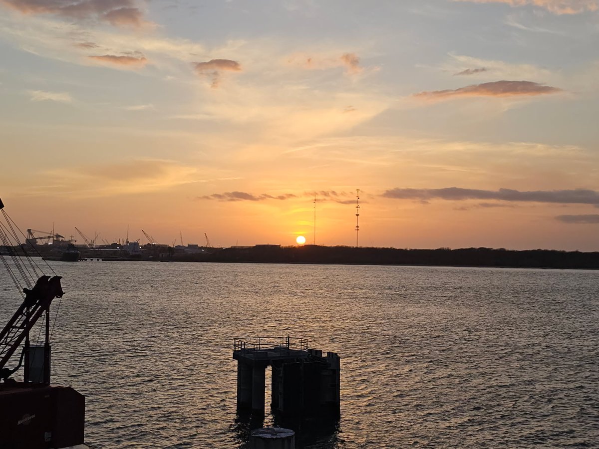 GalvestonFerry's tweet photo. The end of another beautiful day is here. We hope you enjoy these photos. Leave us some comments, tell us what you think. Have a restful, blessed evening. #FerrySunset https://t.co/A4aKcvu7LV