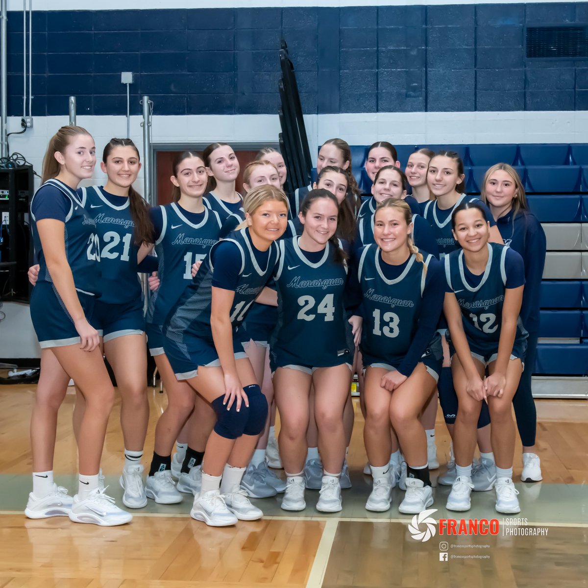 mjfranco02's tweet photo. 2026 @SquanGirlsBBall Senior night! Congratulations girls.
@JordynHollawell 
@ShannonLooney13 
@LilyJohnson08 
@LKukoda https://t.co/UiPaaSTJJp