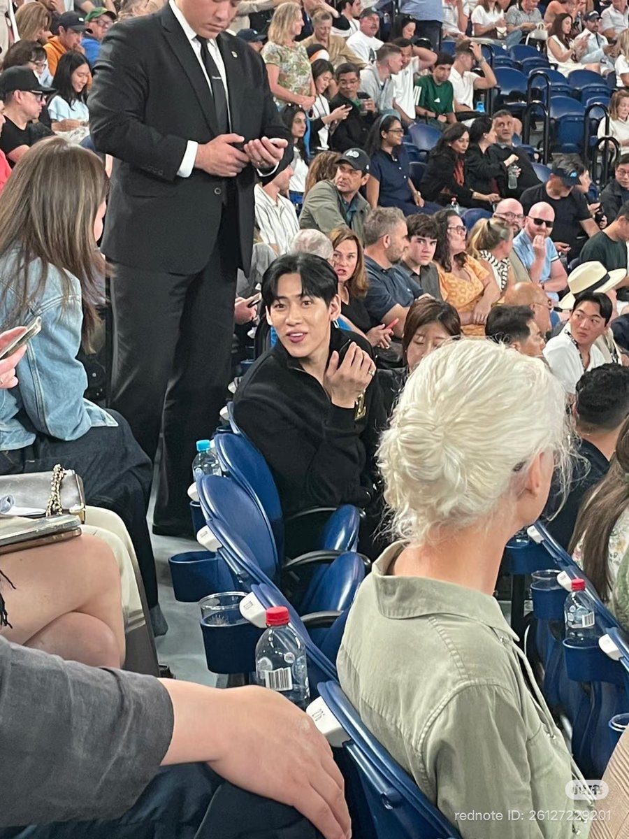 จขพมาลงรูปแบมแบม บอกว่า
แบมแบมมาที่AO เพื่อนร่วมงานแชร์รูปแบมแบม  ที่ถ่ายได้ในงาน AO ให้ดู นั่งที่อยู่ใกล้เขามาก ตัวจริงคือหล่อสุดๆ
Cr.路易微辣Vera
#BamBamxLVatAO2026 
#BamBam #AO26 #LouisVuitton