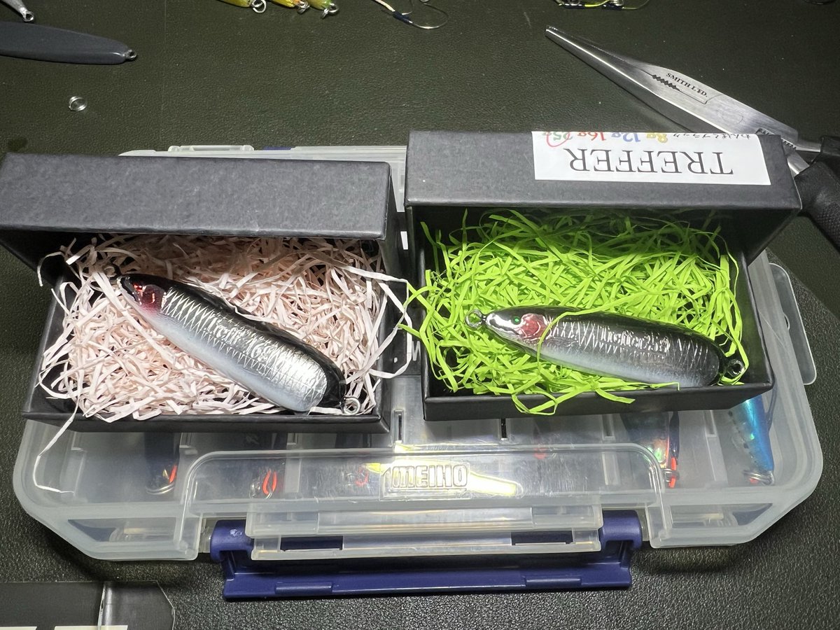 DveXzHDJ5VjLsIL's tweet photo. 購入したブツが届きますた👍
そしてこのC-MISSIONが旅立っていきます😆
#BLUEMARLIN
#TREFFER
#トレファー
#16gと25g
#わんぱくぶらっく https://t.co/WJYGE0rZgz