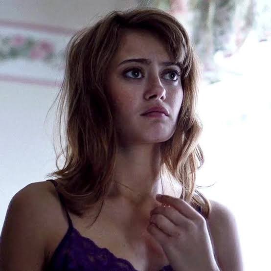 katie_bishop3's tweet image. Shauna wouldn’t mind           Jackie is going
being in love with                      to kill herself.
a girl if it didn’t mean                
being in love with            
Jackie.