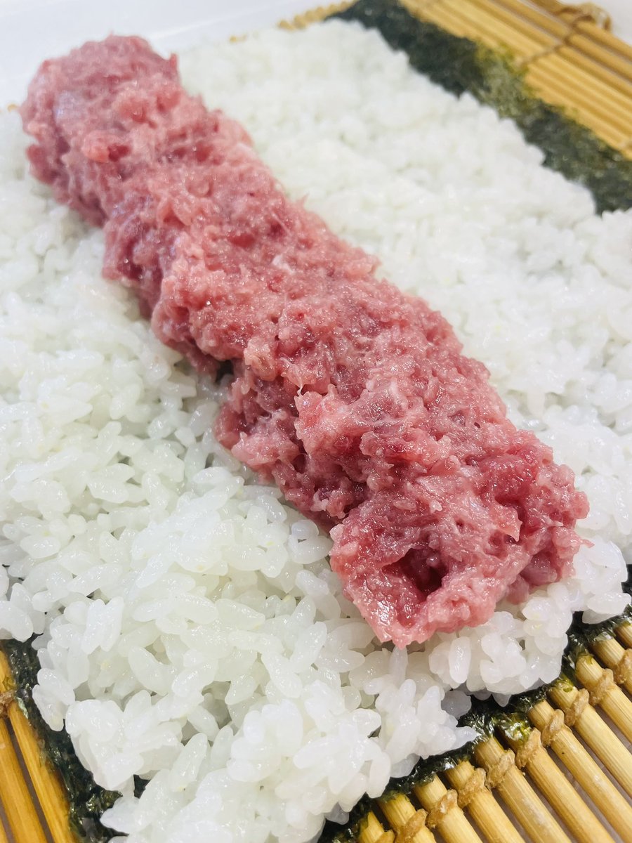 今日はこちら💁🏼‍♀️
宮城の生本マグロ握りセット598円(税込)