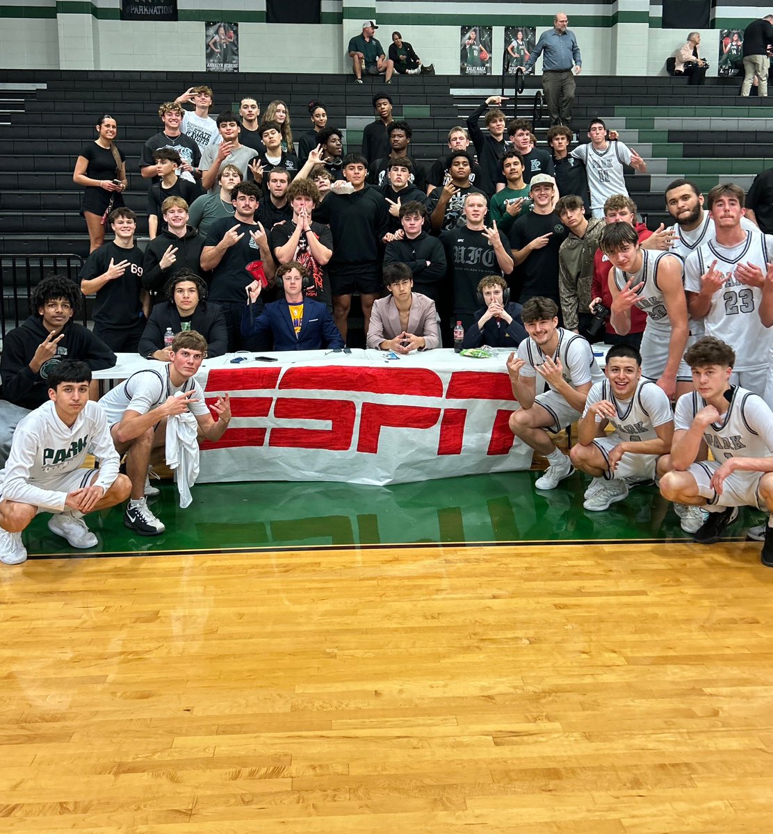 KParkBasketball's tweet photo. 🧹 PROGRAM SWEEP 🧹 

Varsity beats Dayton 44-32 in a defensive battle to complete the sweep! HUGE shoutout to our crowd and student section, created an awesome atmosphere! 

NEXT UP: @ Porter on Friday

#CultureWins https://t.co/EWjloGbv65