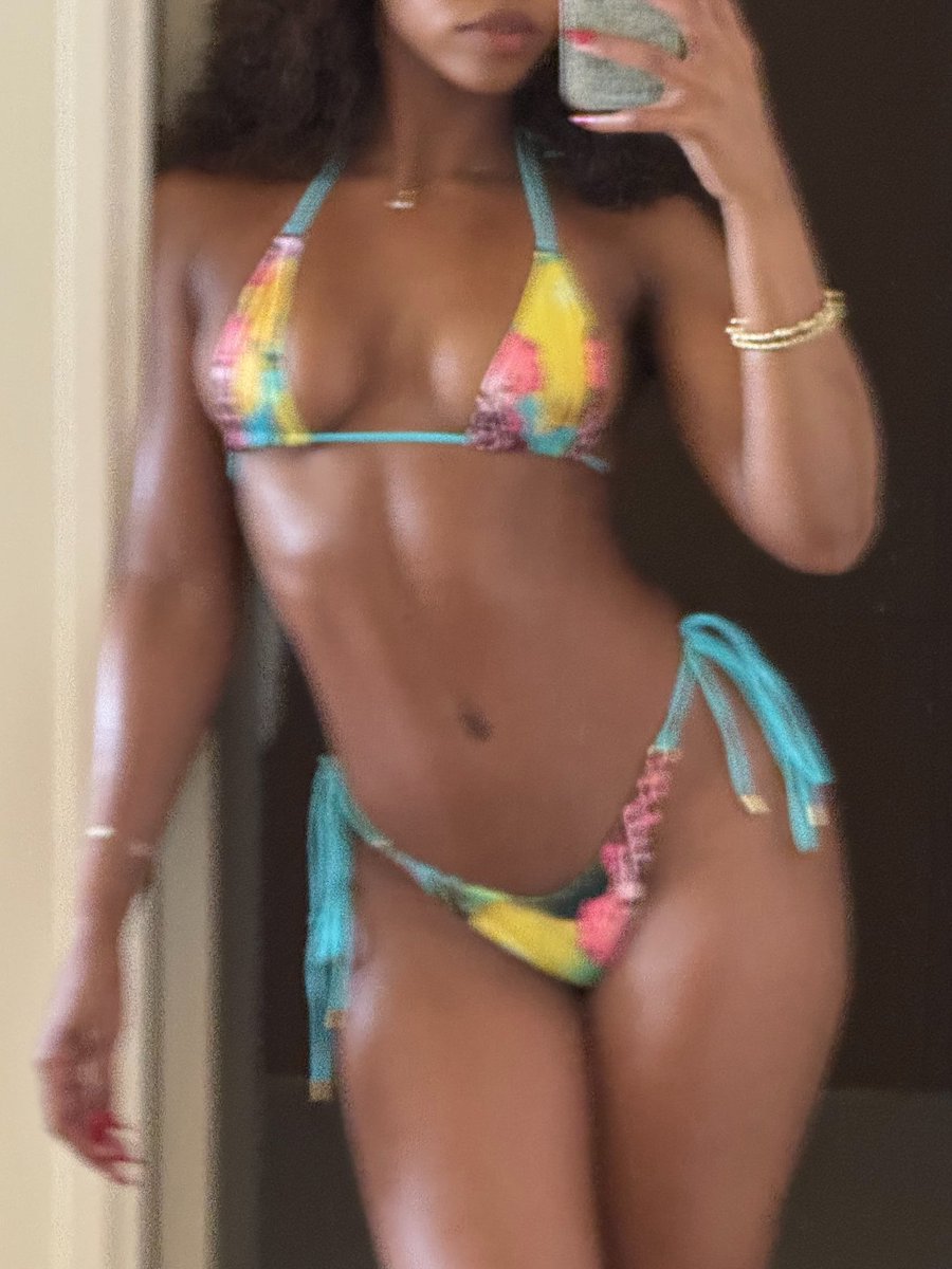 AishaGa88559689's tweet image. Cute, calm, and a little tempting💫😋!