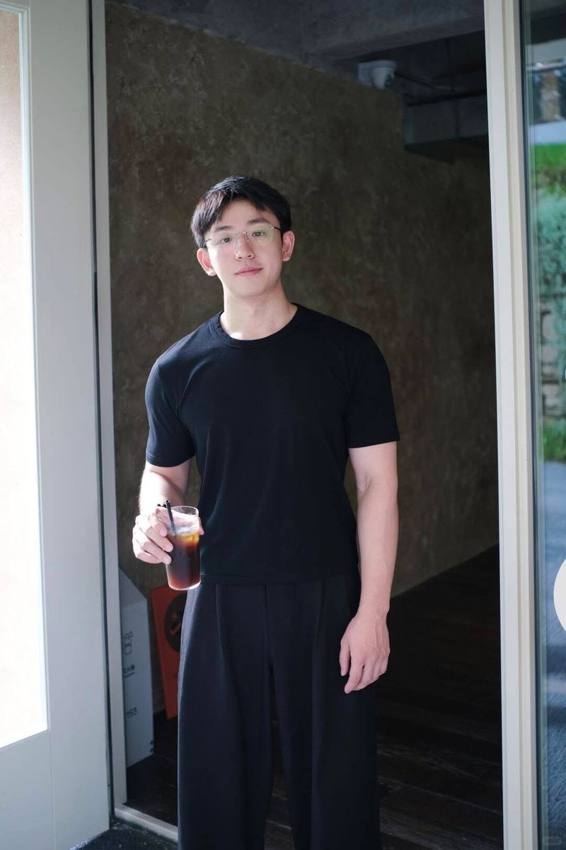 dorbor74's tweet image. แว่นมานี้มาาา มาหาผมนี้มา

ใครก็ไม่รู้ เจอในแอพฟ้า 💚