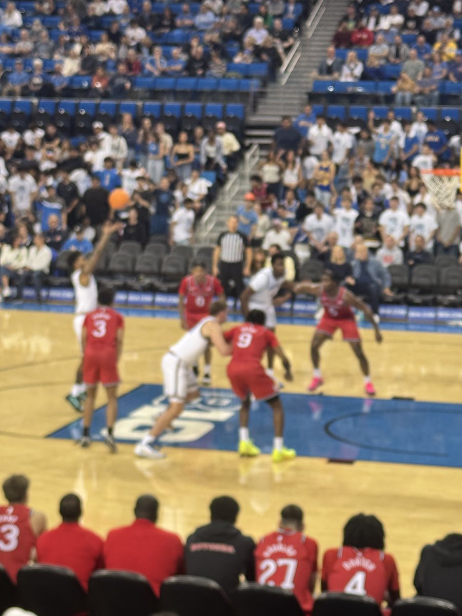 ernieucla's tweet photo. UCLA in a tough one! https://t.co/KQOmrQ8M0K