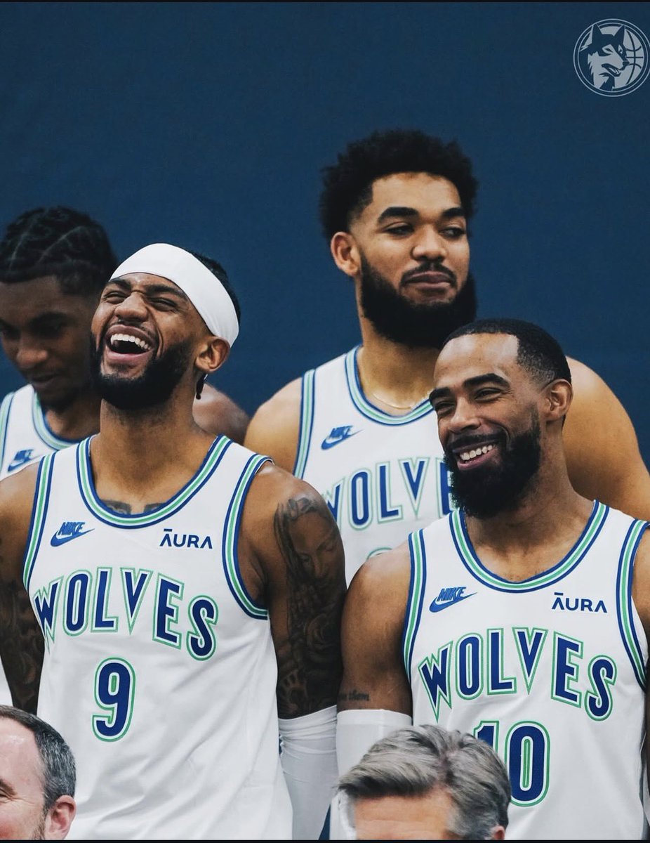 antmanformvp26's tweet image. crazy to think they traded away all 3💔 and it doesn’t help that mcdaniels is in the back🥺
#bitebite #timberwolves