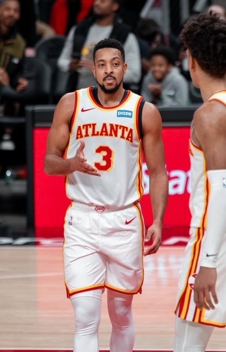 CJ McCollum tonight:

26 Points
4 Rebounds 
2 Assists 
10/18 FGM
6/9 3PM
+13 +/-

Only 26 minutes. 🔥
