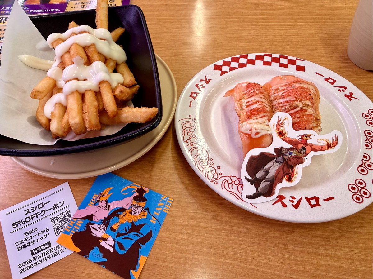 nagi_nagio's tweet photo. ローさん来たー
目当てはイギーで初日に攻めた、、けど、、、
ポテトステッカーとピックはまさかのアブドゥルさん被り、、、😓
トラベルステッカーとドリンクプレートは承太郎、、オラッ✊

やっぱりコラボ企画は1人でくるもんやないですね、、さみしい、、😅
今プレートもう一皿いくかどうか悩んでる、、
#スシロージョジョコラボ