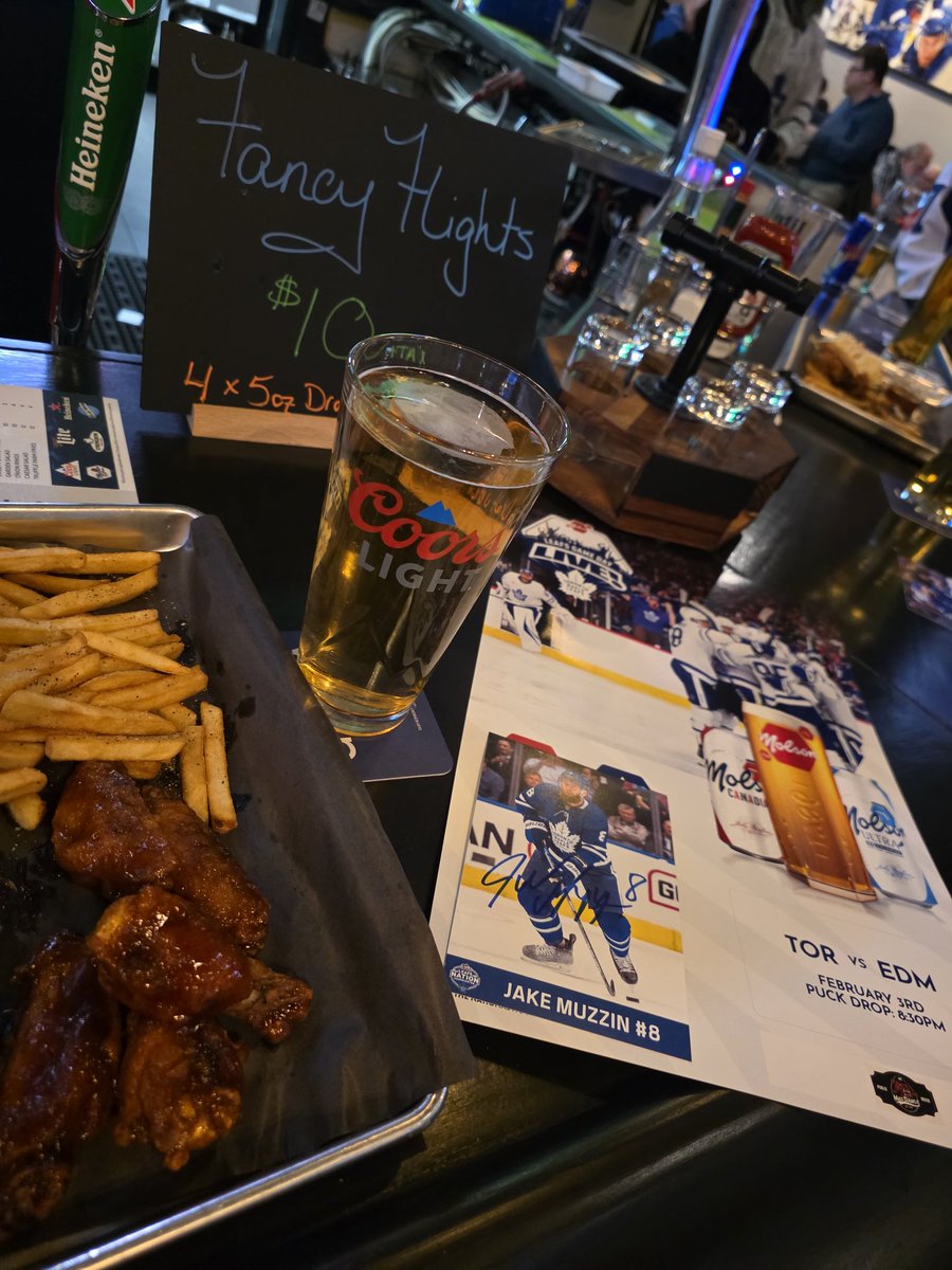 Mathav20's tweet photo. #molsonleafsgamedaylive https://t.co/A0QsXOCdrB