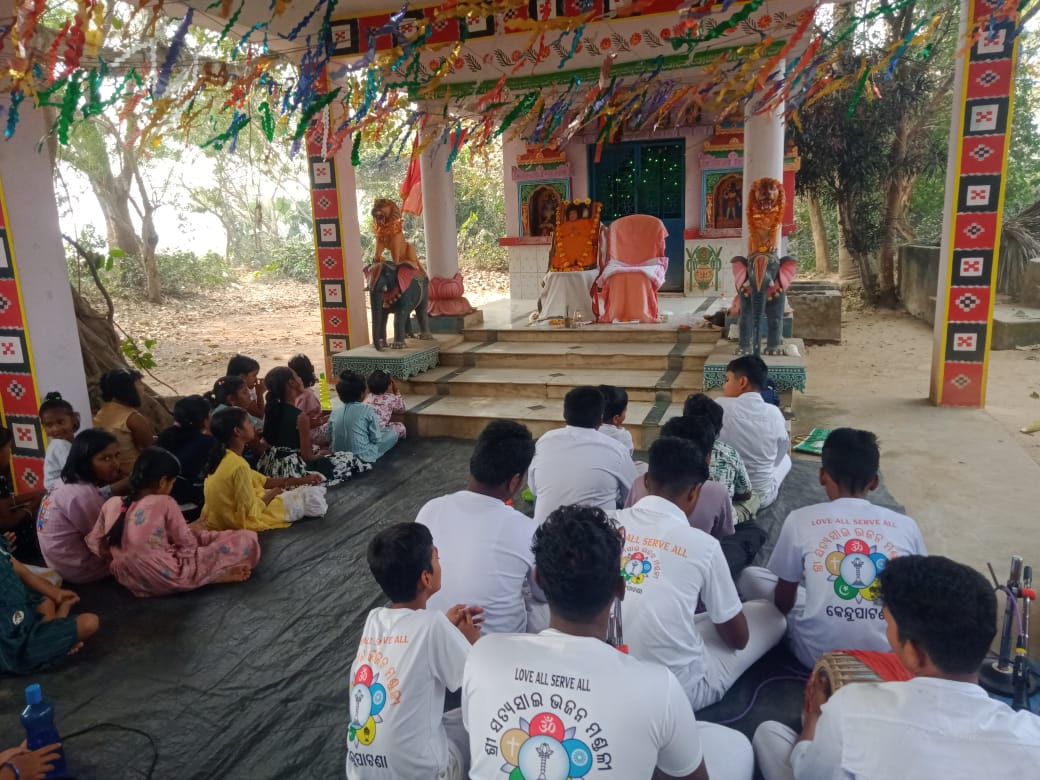 sathyasaiodisha's tweet photo. Loving Sairam…
With the blessings of Sri Sathya Sai Baba, Kendu Patana B. M of Salipur Samithi, Cuttack District, organised a spiritual picnic for the Bal Vikas children on 01.02.2026 at the sacred premises of Charchika Temple.
#spiritualpicnic
#Balvikash
#Cuttack
-Media Team https://t.co/eFXrcr5ngp