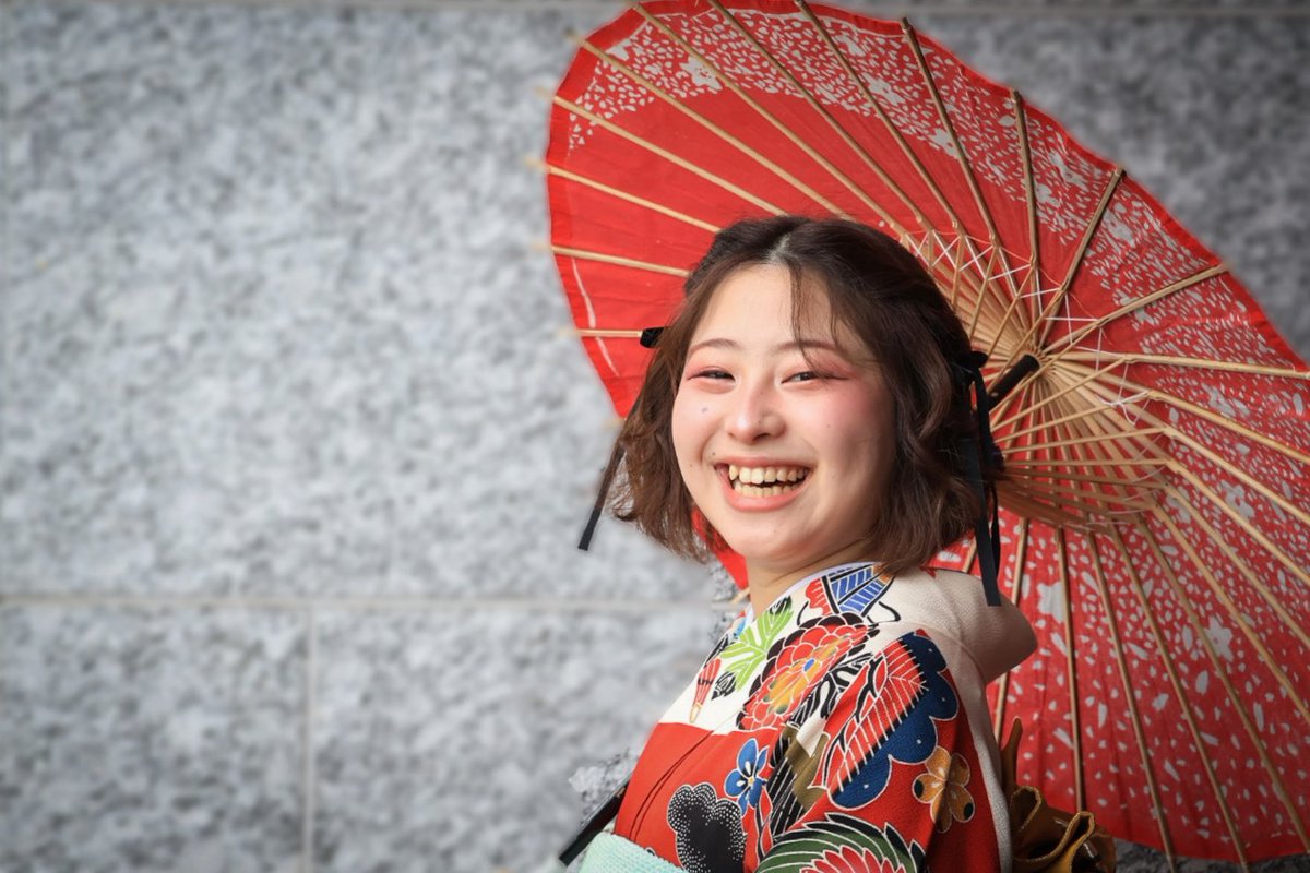 sendaiwb's tweet photo. ウェディングプランナー科フォトコース・ブライダルヘアメイク科が協力して成人式の前撮りをしてくれていました💐

自分たちでヘアメイク、着付け、写真撮影まで実行できちゃうのが本校で学ぶ魅力🫶

下記URLからオープンキャンパスに遊びにきてね🤍💛🩵🩷
https://t.co/NevwhOxN1X https://t.co/8DxfRZI4AV