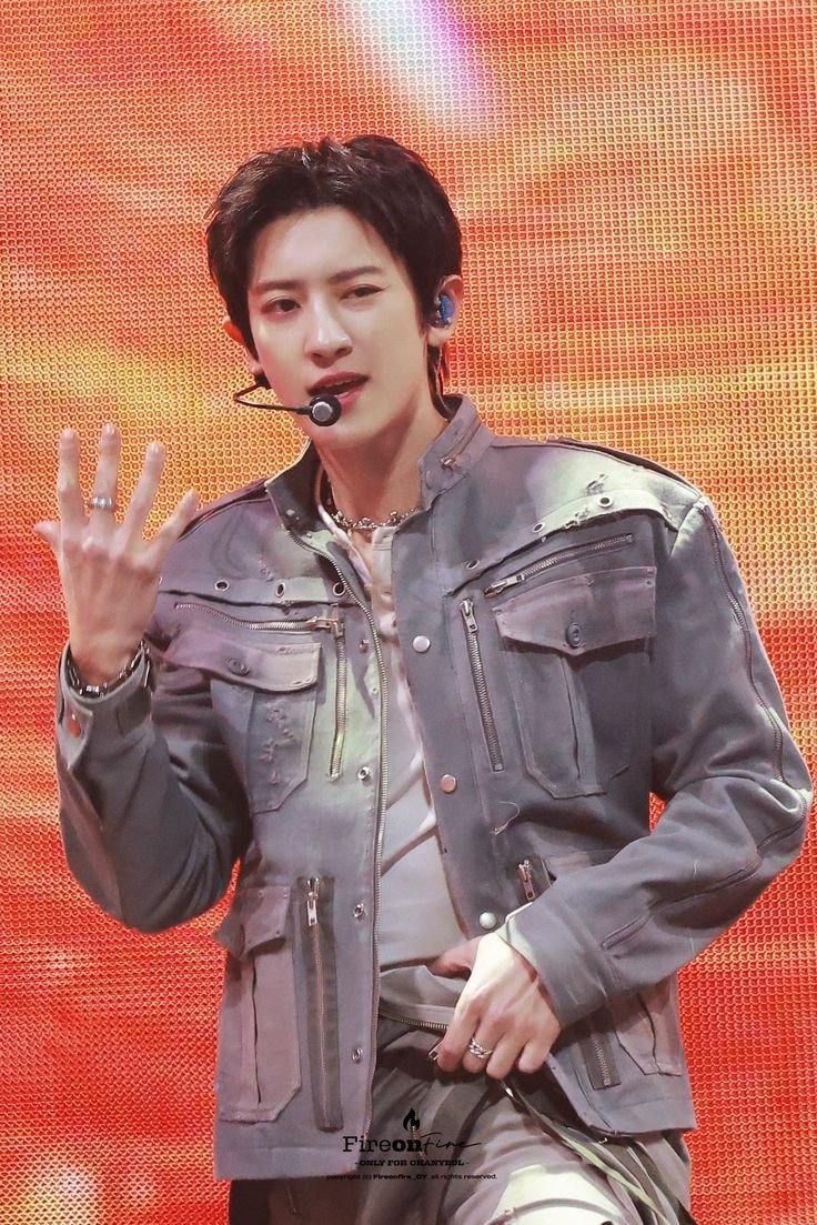 hourly chanyeol tweet media