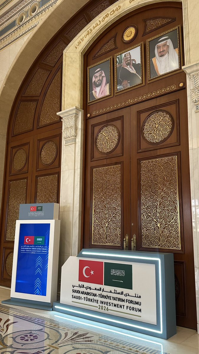 lujainksu's tweet photo. فخورة بمشاركتي في تنظيم منتدى الاستثمار السعودي - التركي، الذي جسّد متانة الشراكة الاقتصادية بين البلدين، وانتقالها نحو تحقيق أثر استثماري ملموس.

جمع المنتدى أكثر من +500 مشارك و200 شركة، وناقش فرص التكامل في قطاعات استراتيجية تشمل الطاقة، والتصنيع، والتعدين، والسياحة، في إطار يدعم مستهدفات رؤية السعودية 2030.

حيث توليت انا وفريقي مهمة تنظيم واستقبال الضيوف..

تجربة مهنية عززت خبرتي في إدارة الفعاليات الكبرى والتعامل مع الوفود رفيعة المستوى.

#منتدى_الاستثمار_السعودي_التركي
#وزارة_الاستثمار