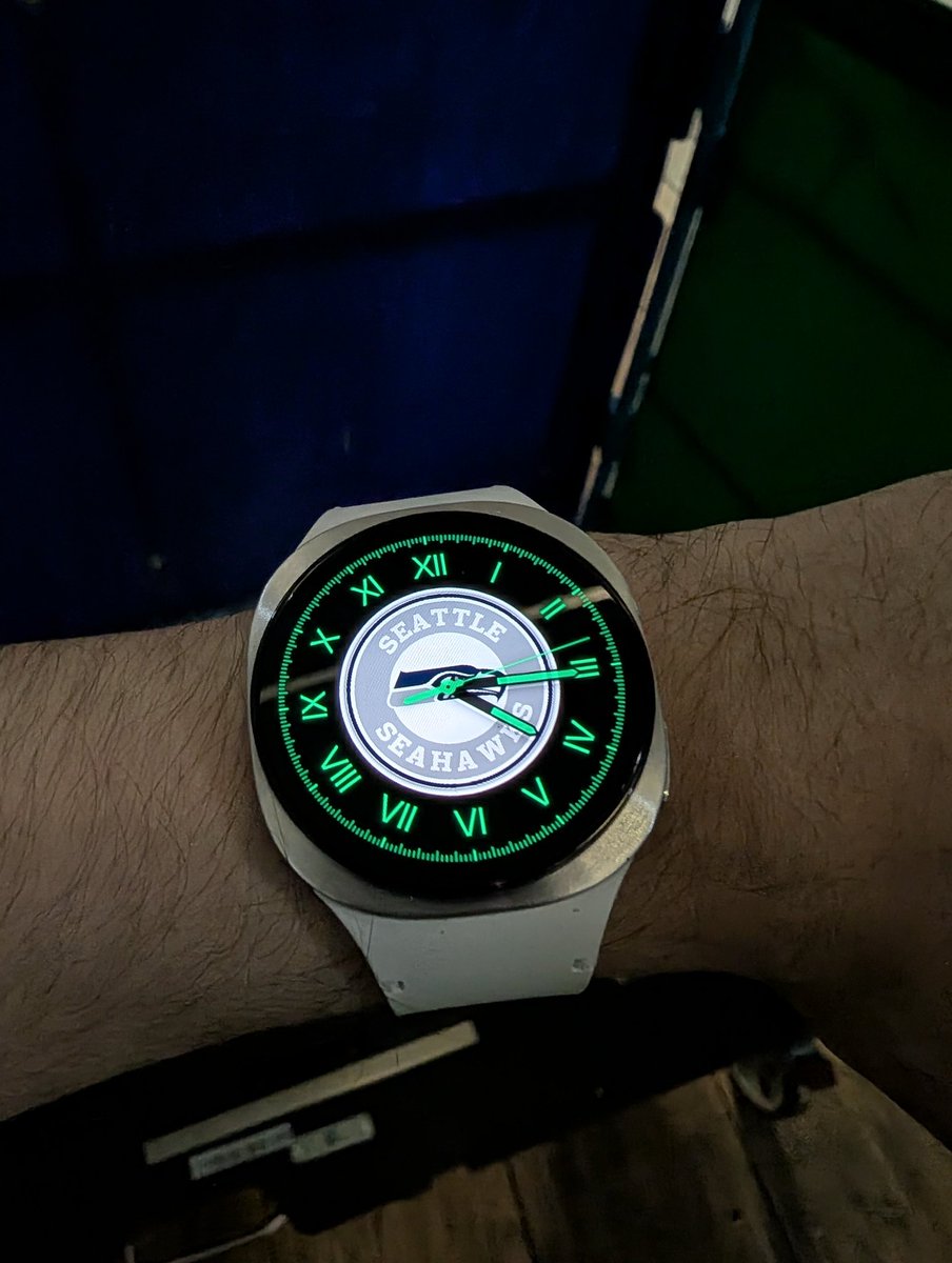 eme_gator's tweet photo. @Seahawks got my Seahawks theme on my smart watch. ready for the big game. Gohawks!! https://t.co/FW6mBk93V0