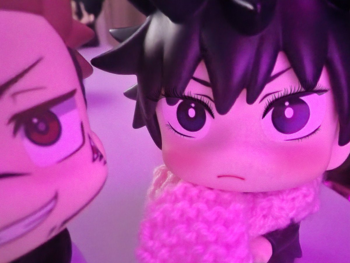 hexdeross's tweet photo. partyyyy 🤪 ends with megumi ruining his makeup https://t.co/itukz9MucT