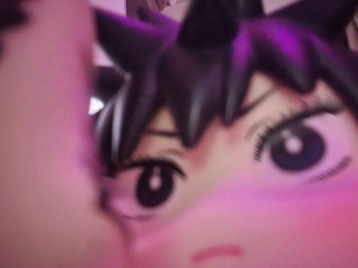 hexdeross's tweet photo. partyyyy 🤪 ends with megumi ruining his makeup https://t.co/itukz9MucT