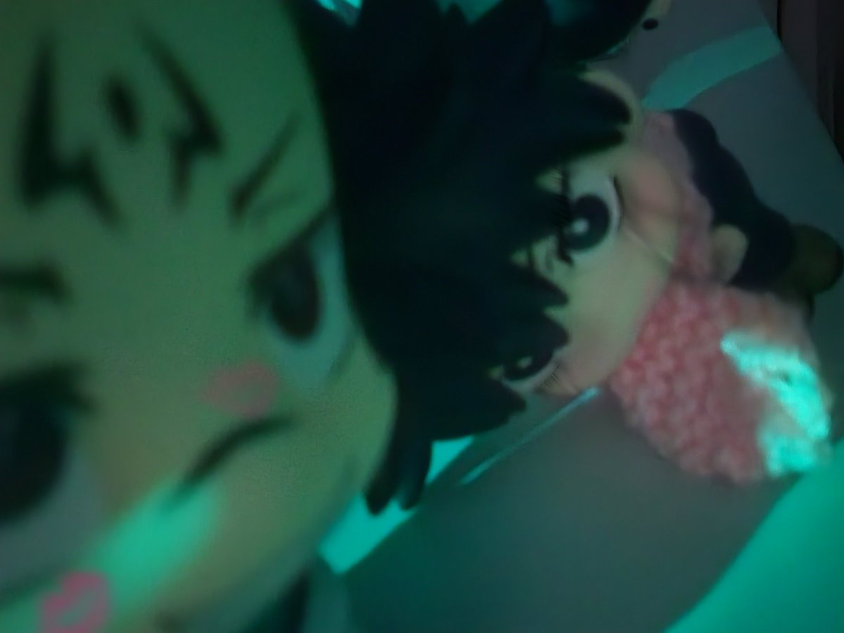 hexdeross's tweet photo. partyyyy 🤪 ends with megumi ruining his makeup https://t.co/itukz9MucT