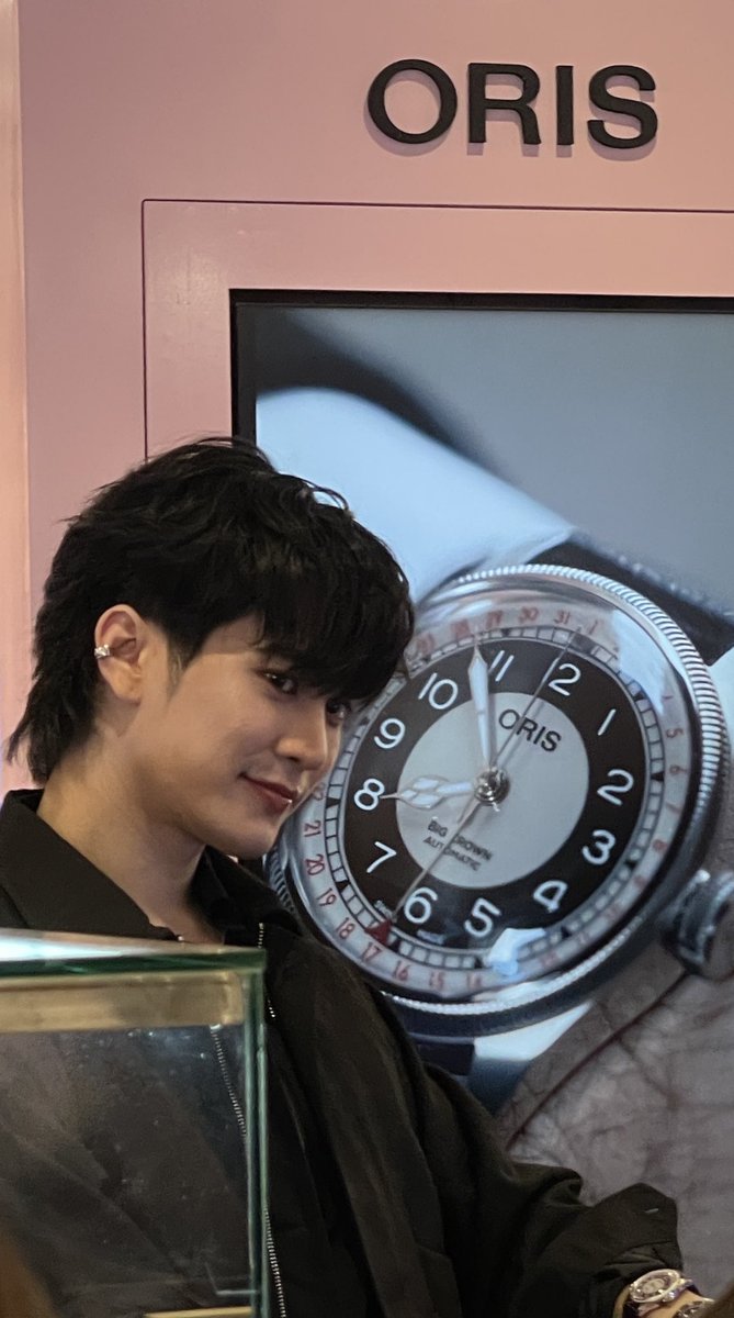 hbaekann's tweet photo. Friend of ORIS ยูโร ยศวรรธน์ 
pink boy 🎀🚪🩷 กับ Pop-up คู่สีน้ำตาลชมพู

#Euroyotsawat #ยูโรยศวรรธน์
#Oris #OrisWatch 
#BigCrownPointerDate #Bullseye https://t.co/3TAlMwNKM4