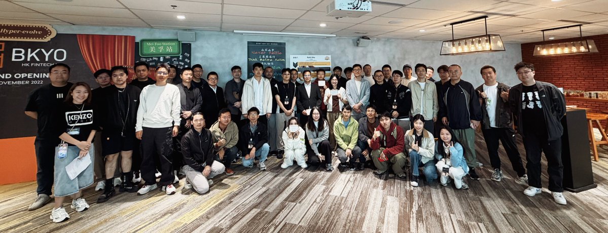 billbybit's tweet photo. Bybit 年度盛会让人还沉浸在满满的能量和温暖里。

全球团队齐聚阿布扎比，能面对面拥抱、畅聊、一起狂欢。现场表演超燃，Ben的分享特别真实——感谢大家2025年的拼搏，点赞那些成长为更强领导者的伙伴，也坦诚展望了挑战与2026的宏大蓝图。

Bybit不只是一家高速奔跑的公司，更是一个互相守护的大船🚢，能和这么多专业、热情又有趣的伙伴们并肩作战，真是太幸运了！

现场的欢声笑语，都化作2026年乘风破浪的动力。乘上这划时代的巨浪，把Bybit推向全新高度！

#Bybit