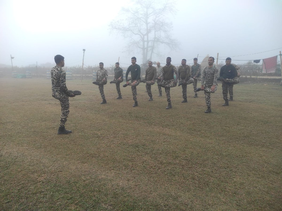 2Diphu's tweet photo. Winter mornings, Jawans of 20 Bn, CRPF, kick start their day with morning exercise ,Parade fueling up for a day of service & dedication! #CRPF #Jiribam #MorningMotivation #FitJawans #WinterWorkout https://t.co/QjOTxwXoAA